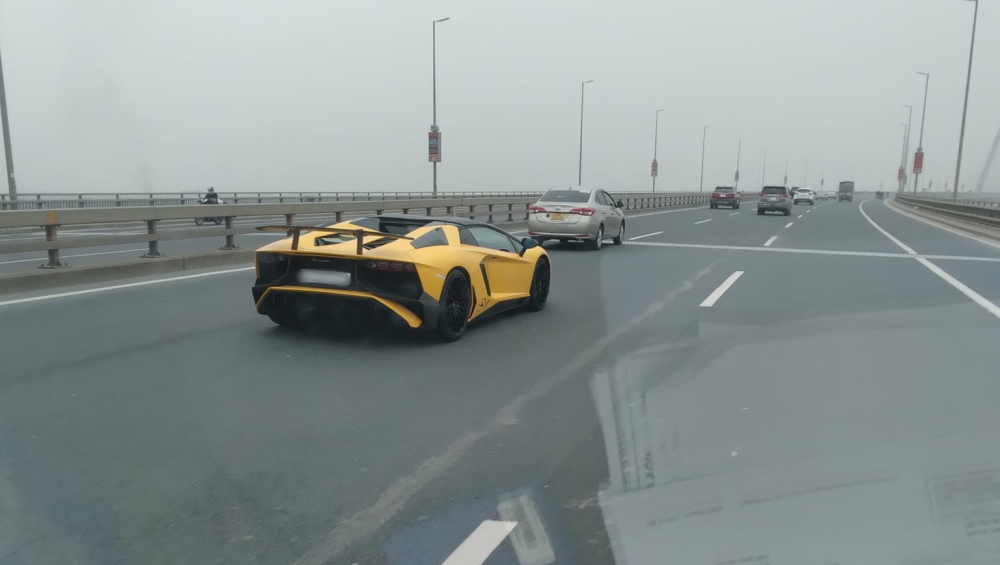 Đây là 1 trong 500 chiếc xe Lamborghini Aventador SV Roadster được sản xuất trên thế giới