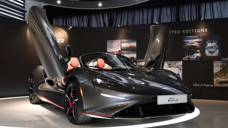McLaren Elva ban đầu sản xuất 399 chiếc nhưng sau 2 lần điều chỉnh chỉ còn 149 chiếc