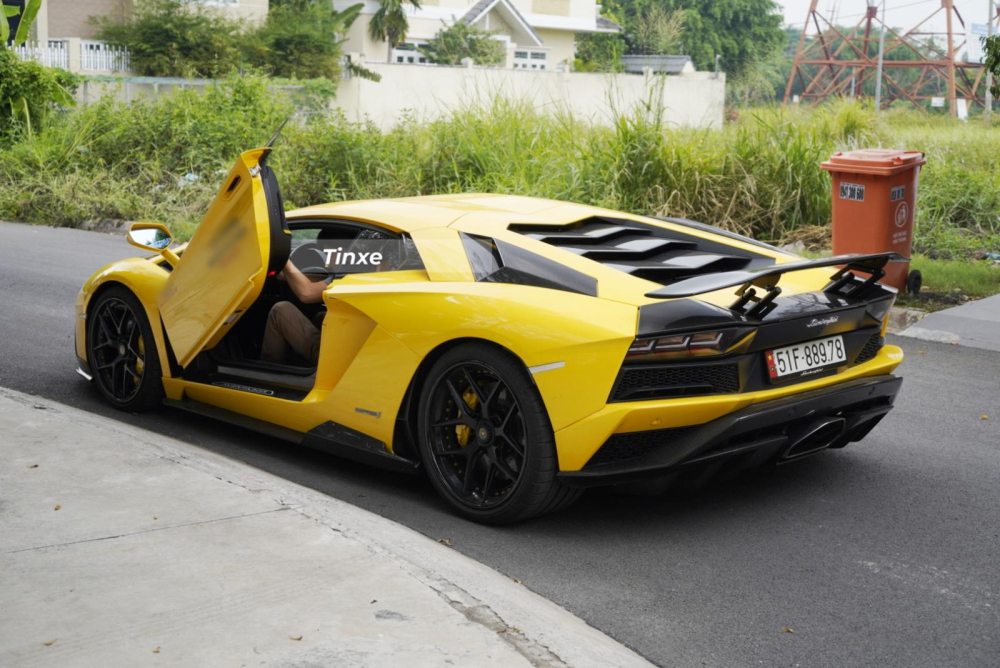 Lamborghini Aventador S đầu ti&ecirc;n về Việt Nam của Ho&agrave;ng Kim Kh&aacute;nh