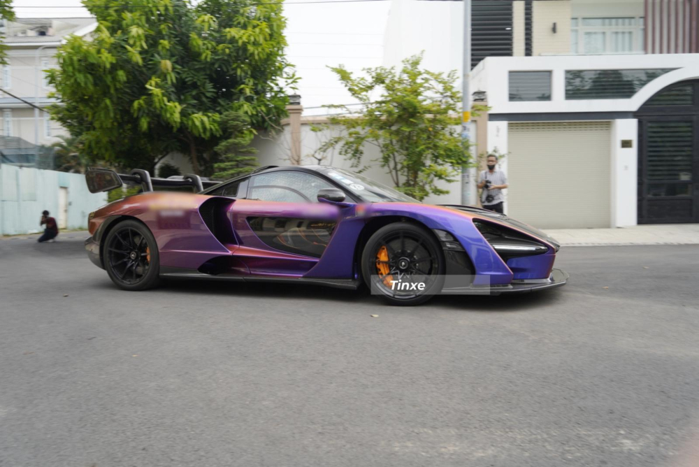 Si&ecirc;u phẩm McLaren Senna chỉ c&oacute; 500 chiếc tr&ecirc;n to&agrave;n thế giới trước giờ l&ecirc;n xe thớt để vận chuyển ra Đ&agrave; Nẵng