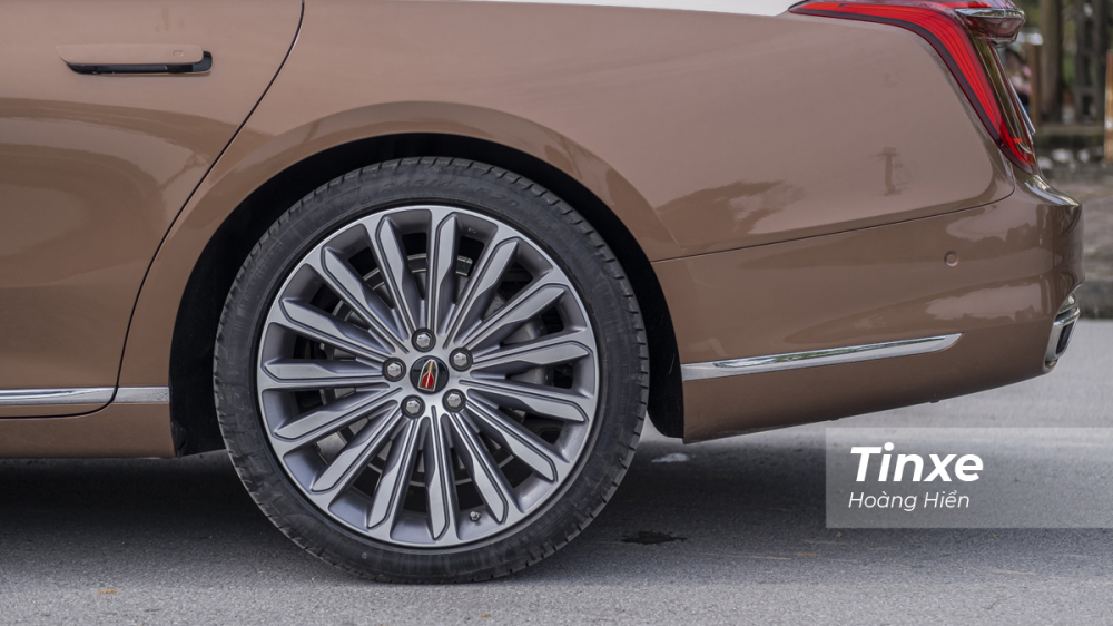 Bộ vành kích thuớc 20 inch cũng phần nào làm ảnh hưởng đến độ ồn vọng vào trong xe. Bộ vành kích thuớc 20 inch cũng phần nào làm ảnh hưởng đến độ ồn vọng vào trong xe.