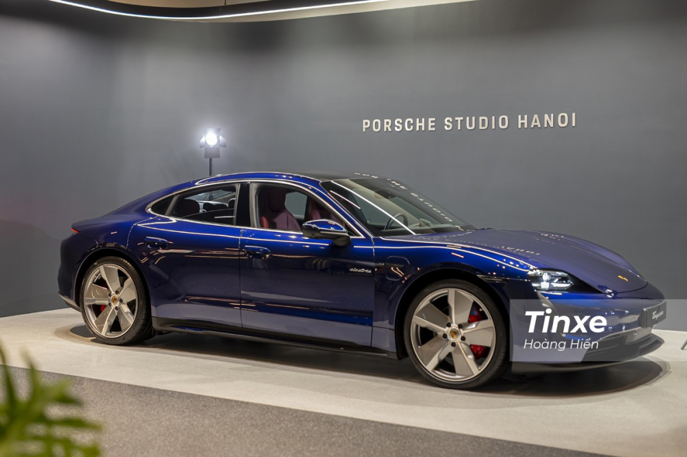 Porsche Taycan hiện đang có giá khởi điểm từ 4,76 tỷ và cao nhất lên tới 9,55 tỷ đồng.