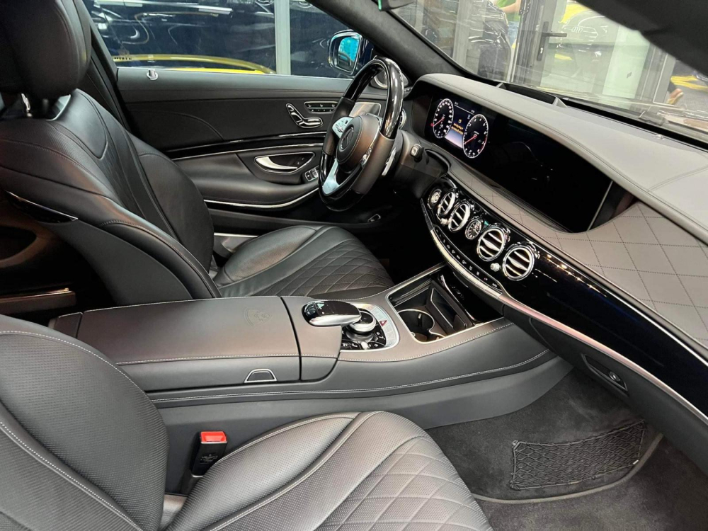 Khoang l&aacute;i xe Mercedes-Maybach S450 4Matic