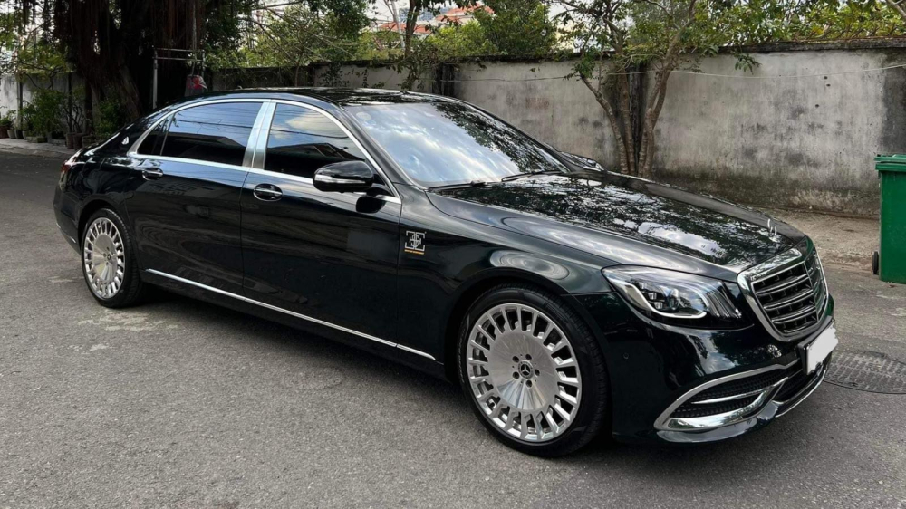 Chiếc xe si&ecirc;u sang Mercedes-Maybach S450 4Matic của Tống Đ&ocirc;ng Khu&ecirc; c&oacute; m&agrave;u xanh Emerald 