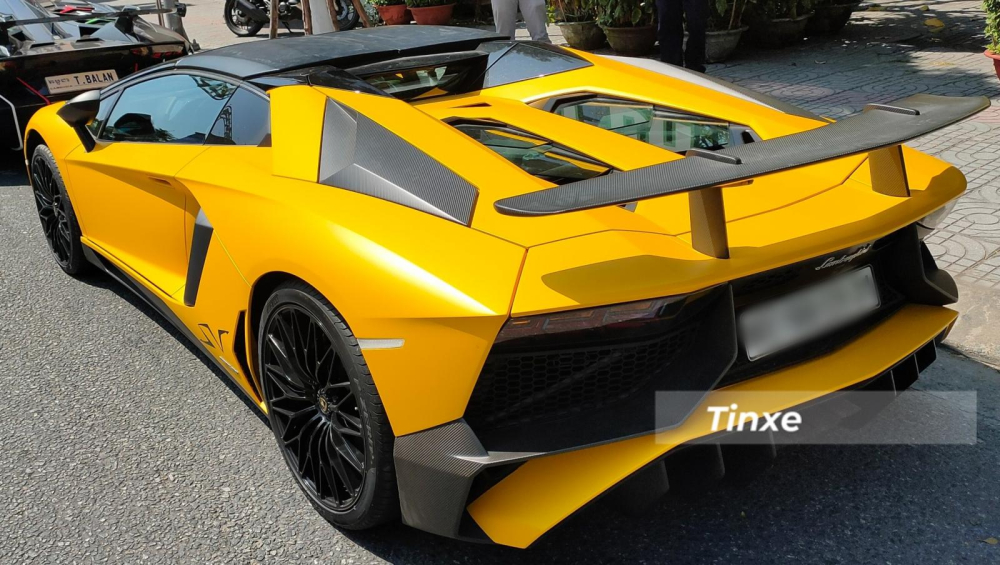 Chiếc xe Lamborghini Aventador SV mui trần n&agrave;y chỉ c&oacute; 500 chiếc tr&ecirc;n thế giới