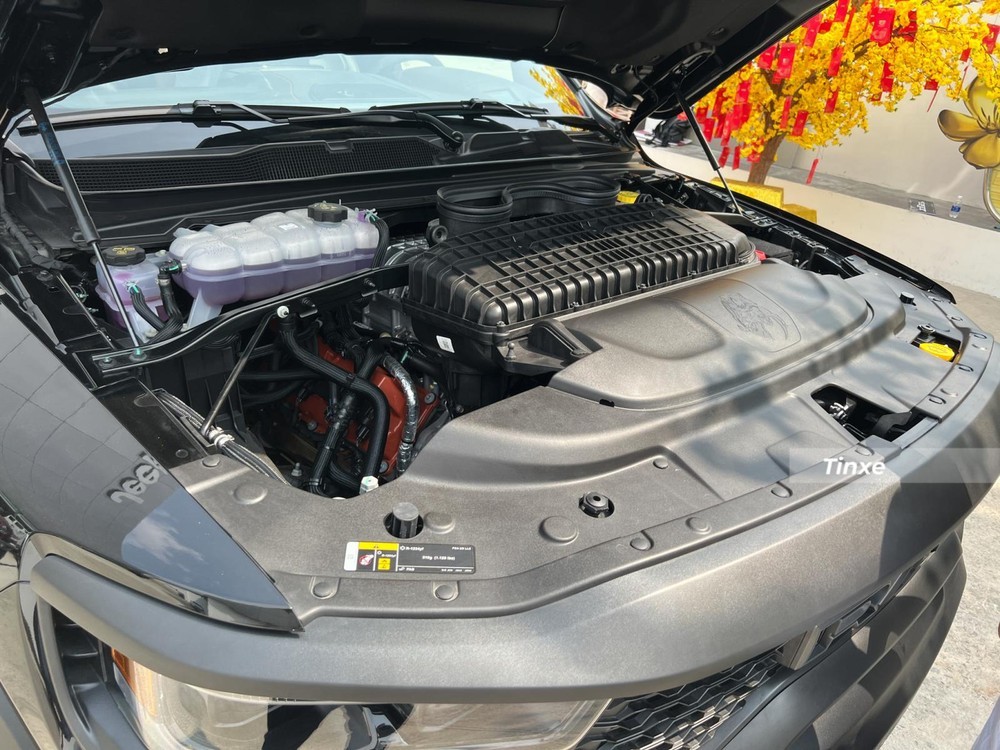 Khối động cơ si&ecirc;u khủng của RAM 1500 TRX.