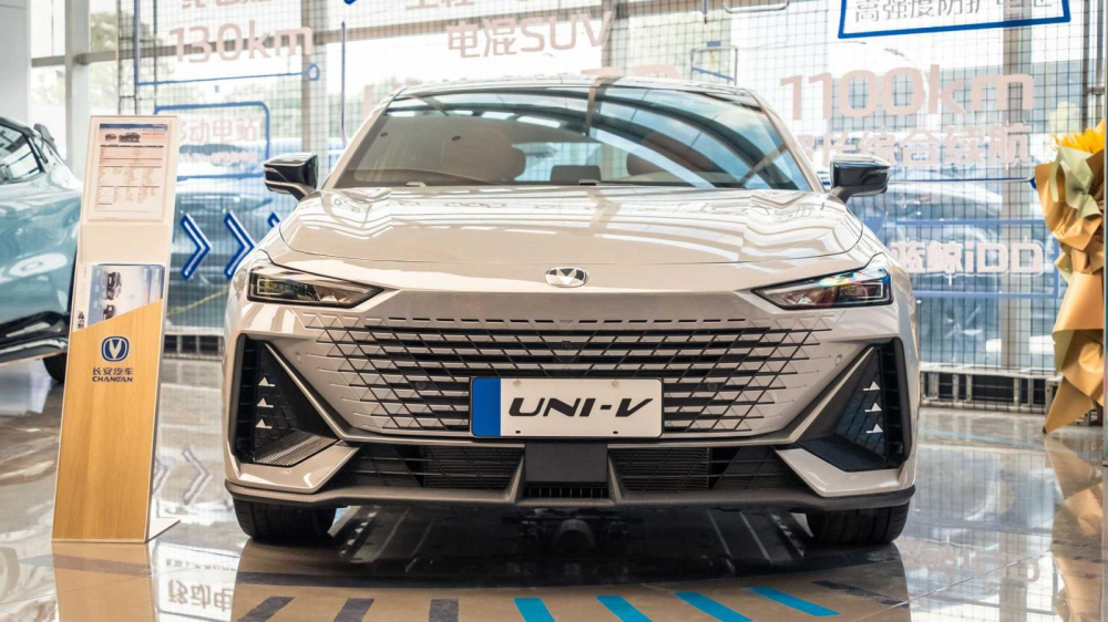 Đầu xe của Changan UNI-V 2022