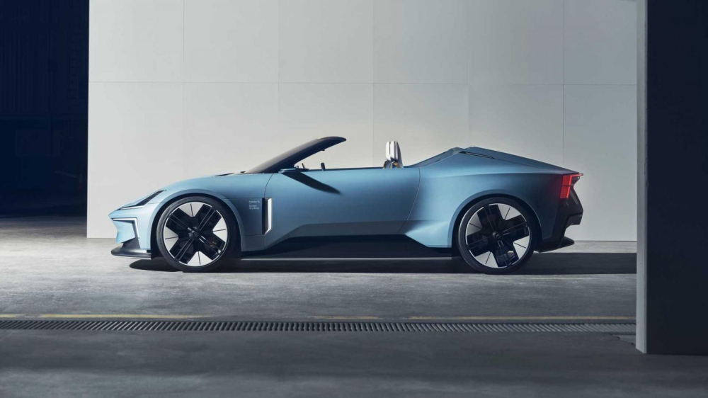 Phía bên của Polestar O2 Phía bên của Polestar O2
