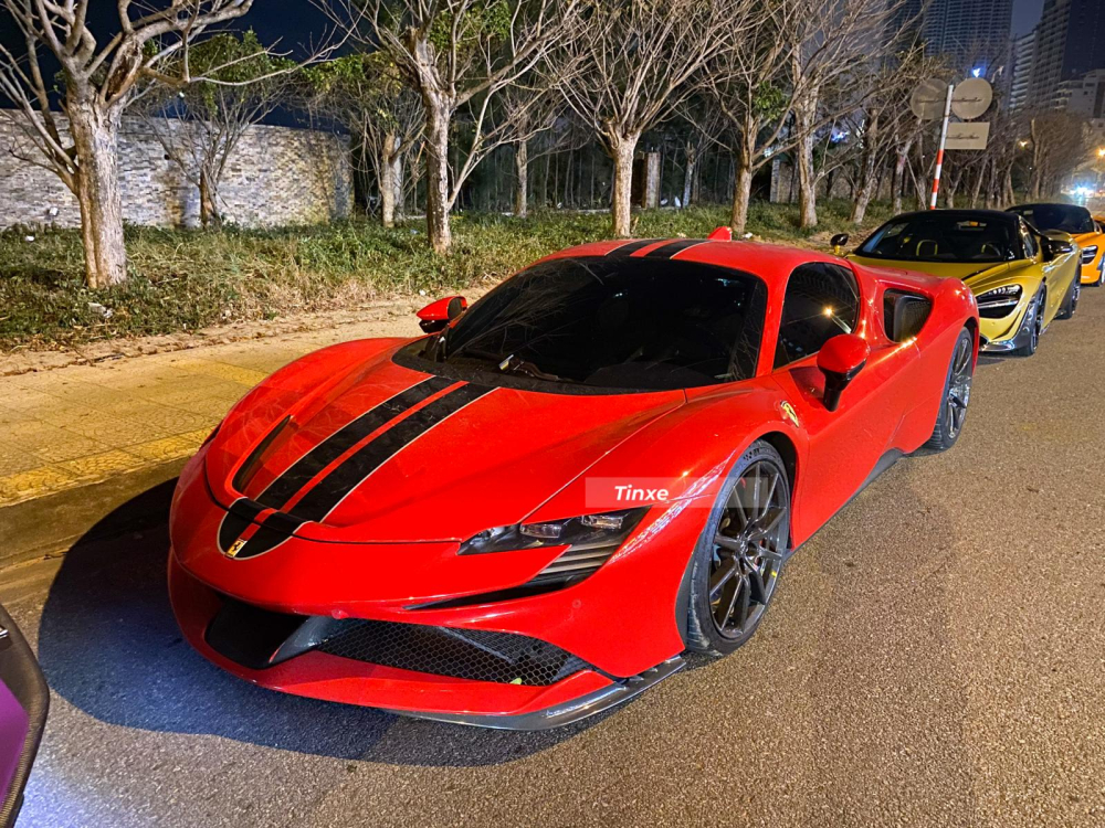 Si&ecirc;u xe Ferrari SF90 Stradale v&agrave; McLaren 720S Spider sở hữu bộ m&acirc;m carbon rất đẹp mắt