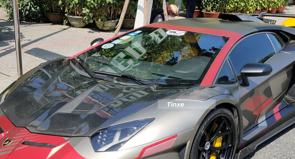 Chi tiết nắp capô của Lamborghini Aventador độ Duke Dynamics rất ấn tượng Chi tiết nắp capô của Lamborghini Aventador độ Duke Dynamics rất ấn tượng