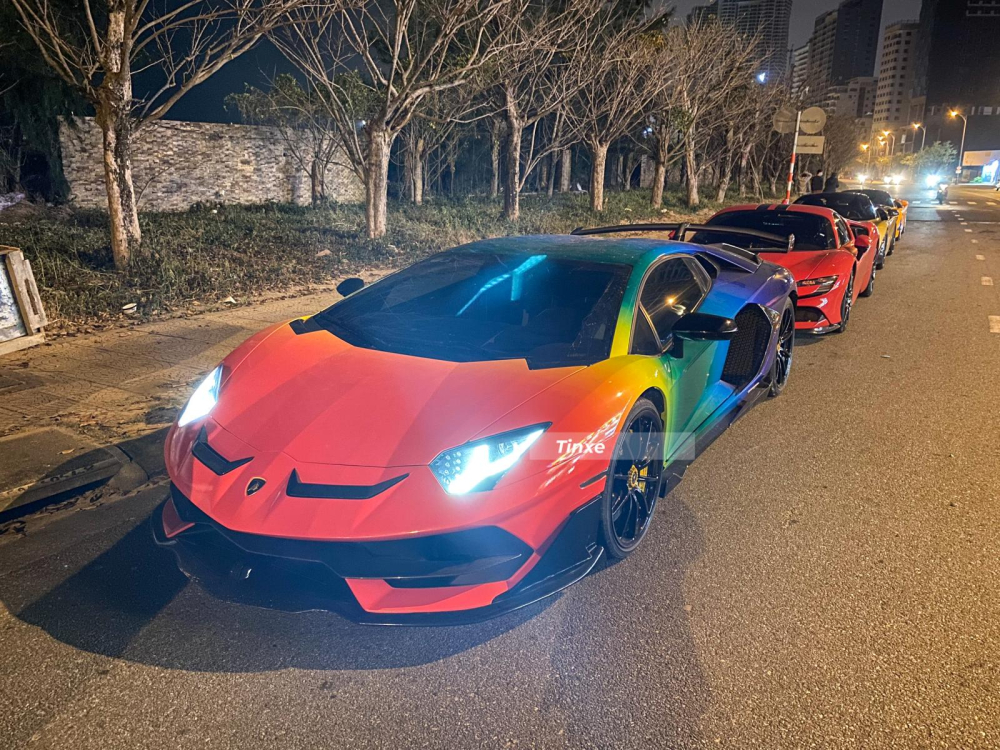 D&agrave;n si&ecirc;u xe của đai gia S&agrave;i th&agrave;nh được &acirc;m thầm vận chuyển ra Đ&agrave; Nẵng, Lamborghini Aventador SVJ l&agrave; điểm nhấn