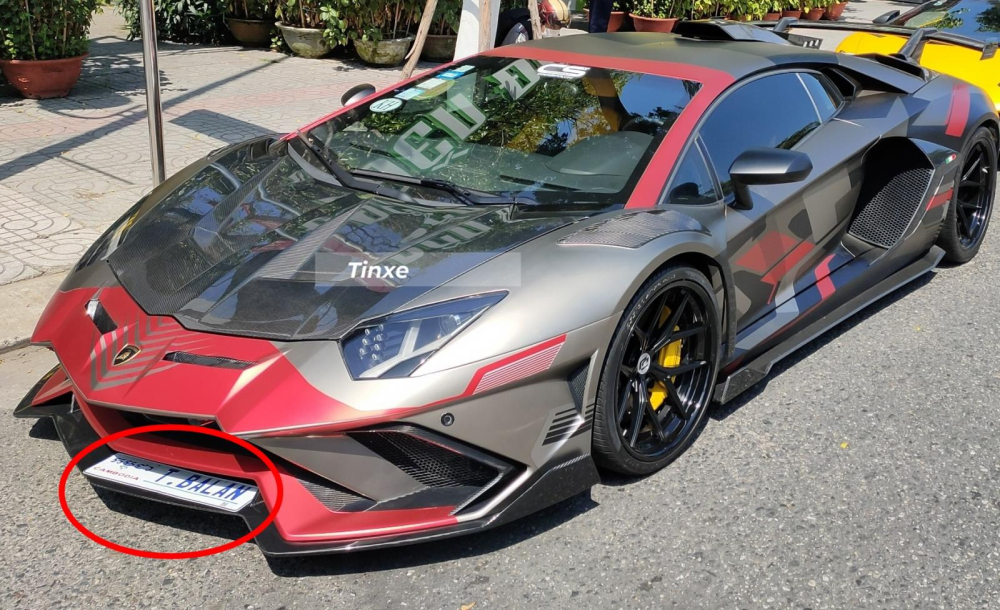 Còn đây là Lamborghini Aventador LP700-4 độ Duke Dynamics của ông chủ showroom siêu xe ở Campuchia cũng như có garage độ xe tại Việt Nam Còn đây là Lamborghini Aventador LP700-4 độ Duke Dynamics của ông chủ showroom siêu xe ở Campuchia cũng như có garage độ xe tại Việt Nam