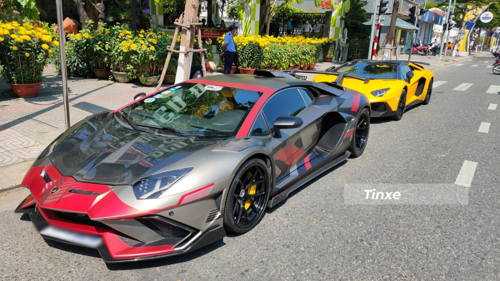 Cặp đôi siêu xe Lamborghini Aventador này có những cá tính riêng khi nhìn từ đầu xe Cặp đôi siêu xe Lamborghini Aventador này có những cá tính riêng khi nhìn từ đầu xe