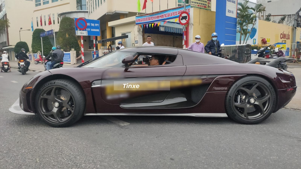Chiếc xe Koenigsegg Regera của Hoàng Kim Khánh từng được rao bán ở Mỹ chỉ 2,9 triệu đô la, cao hơn 1 triệu đô la so với giá khởi điểm của xe Regera và thấp hơn 2,6 triệu đô la so với chia sẻ của Hoàng Kim Khánh