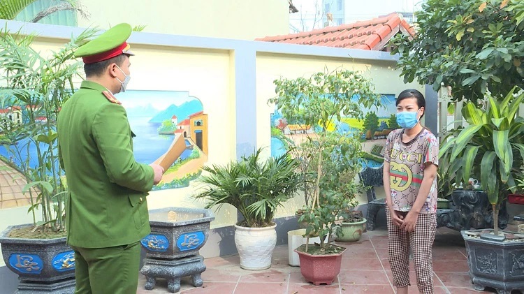 Vợ chồng M và T