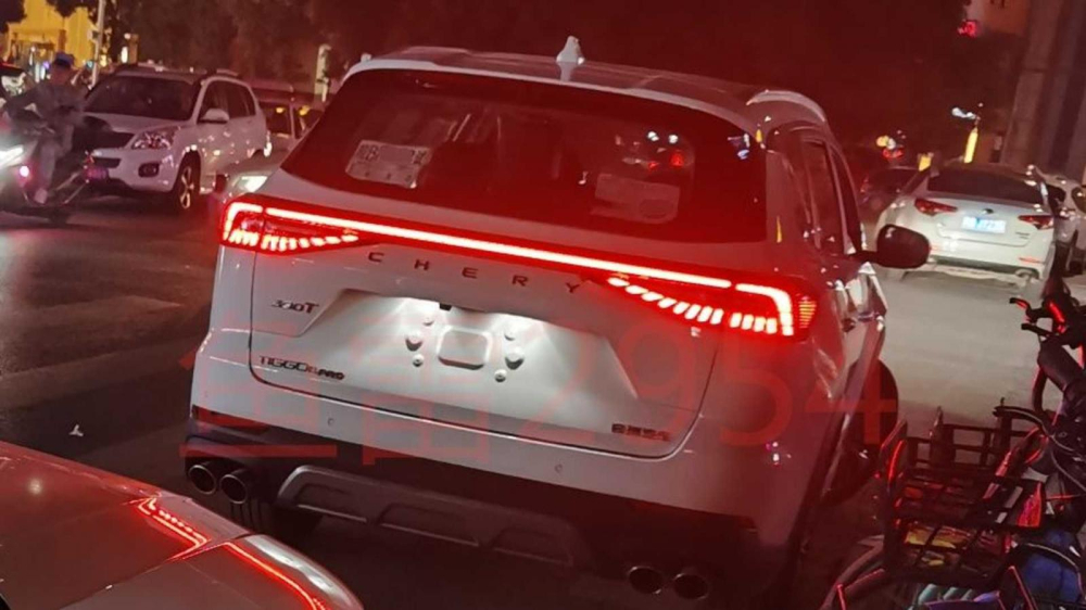 Chery Tiggo 8 Pro d&agrave;nh cho Trung Quốc được bổ sung đ&egrave;n hậu v&agrave; ống xả mới