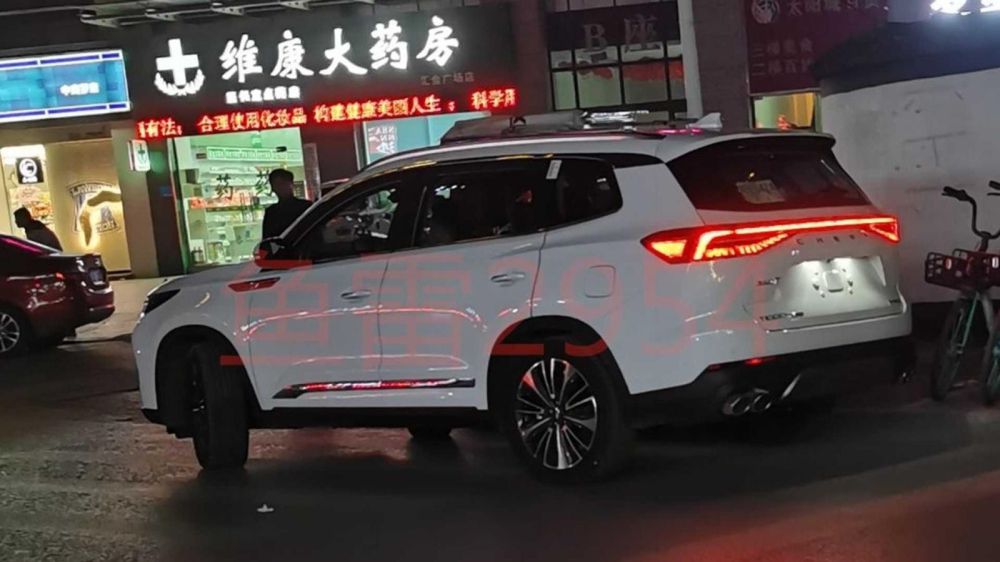 Thiết kế b&ecirc;n sườn của Chery Tiggo 8 Pro mới kh&ocirc;ng c&oacute; g&igrave; kh&aacute;c biệt