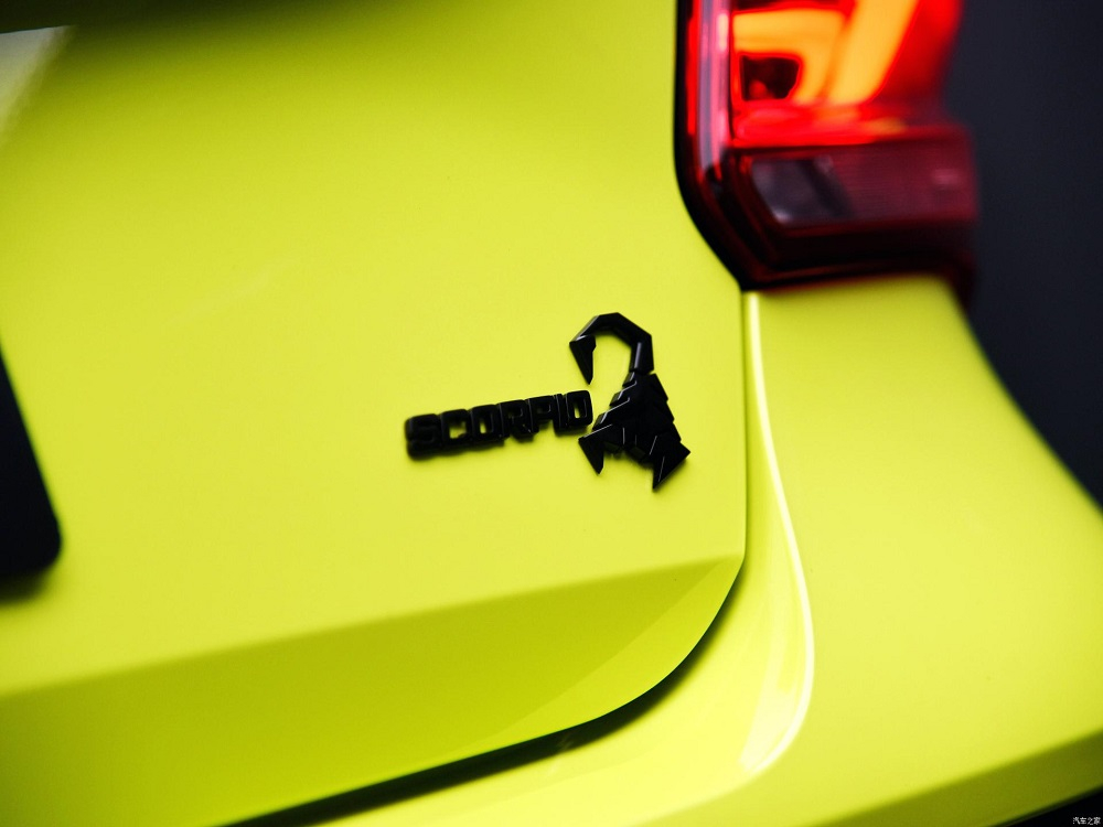 Logo bọ cạp tr&ecirc;n cửa cốp sau của MG5 Scorpio 2022