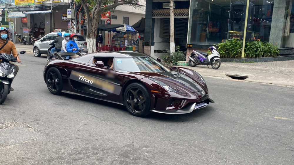 Koenigsegg Regera di chuyển tr&ecirc;n đường phố Đ&agrave; Nẵng được v&agrave;i trăm m&eacute;t