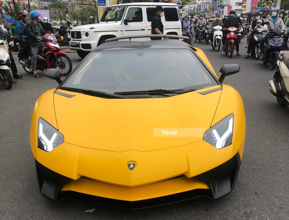 Lamborghini Aventador SV Roadster được đánh giá có độ ngầu và cá tính dù đã ra mắt từ khá lâu Lamborghini Aventador SV Roadster được đánh giá có độ ngầu và cá tính dù đã ra mắt từ khá lâu