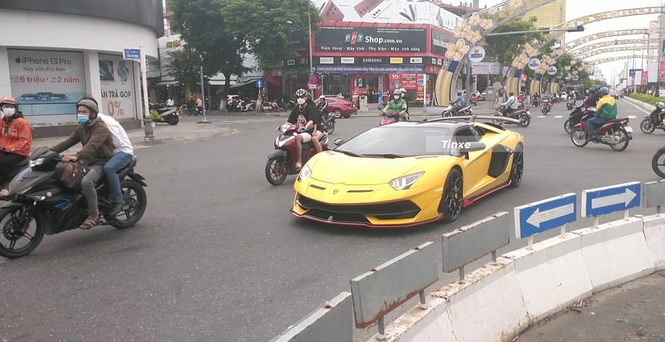 Lamborghini Aventador SVJ Roadster chạy tr&ecirc;n đường phố Đ&agrave; Nẵng
