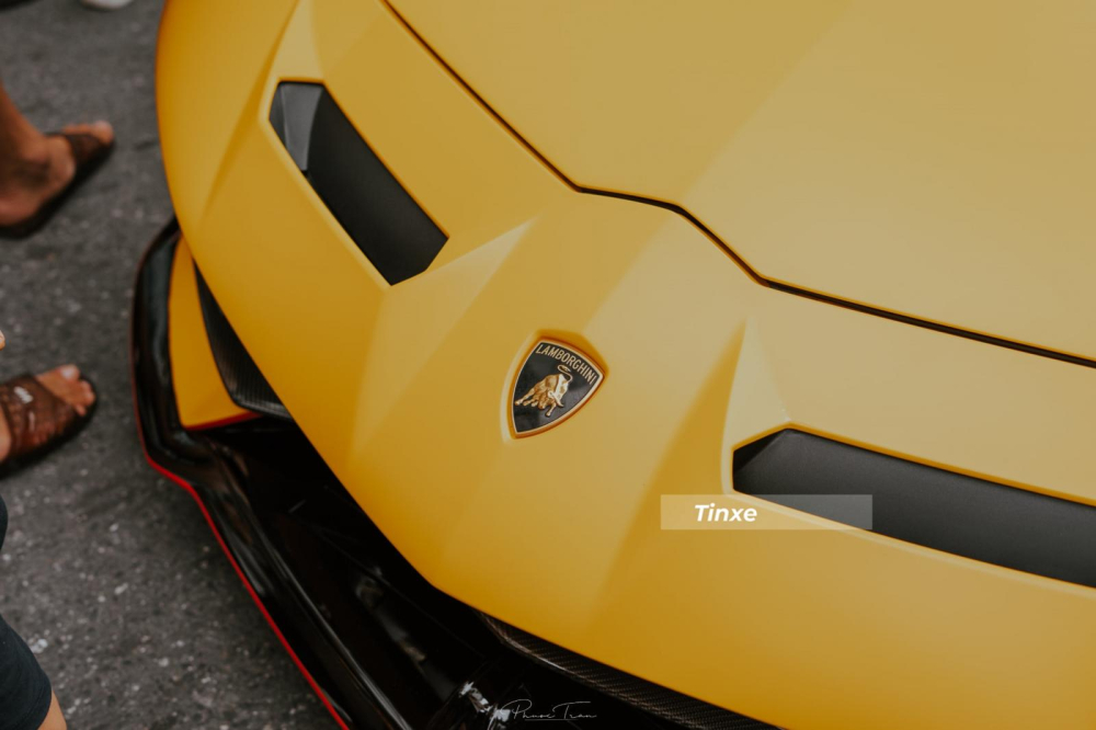 Đ&acirc;y l&agrave; 1 trong 2 ch&uacute; b&ograve; t&oacute;t Lamborghini Aventador SVJ Roadster đang c&oacute; mặt tại Việt Nam