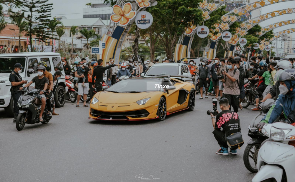 Ngo&agrave;i Koenigsegg Regera ra, Lamborghini Aventador SVJ mui trần ch&iacute;nh l&agrave; si&ecirc;u xe thu h&uacute;t c&aacute;c ống k&iacute;nh nhất của giới săn xe tại S&agrave;i th&agrave;nh