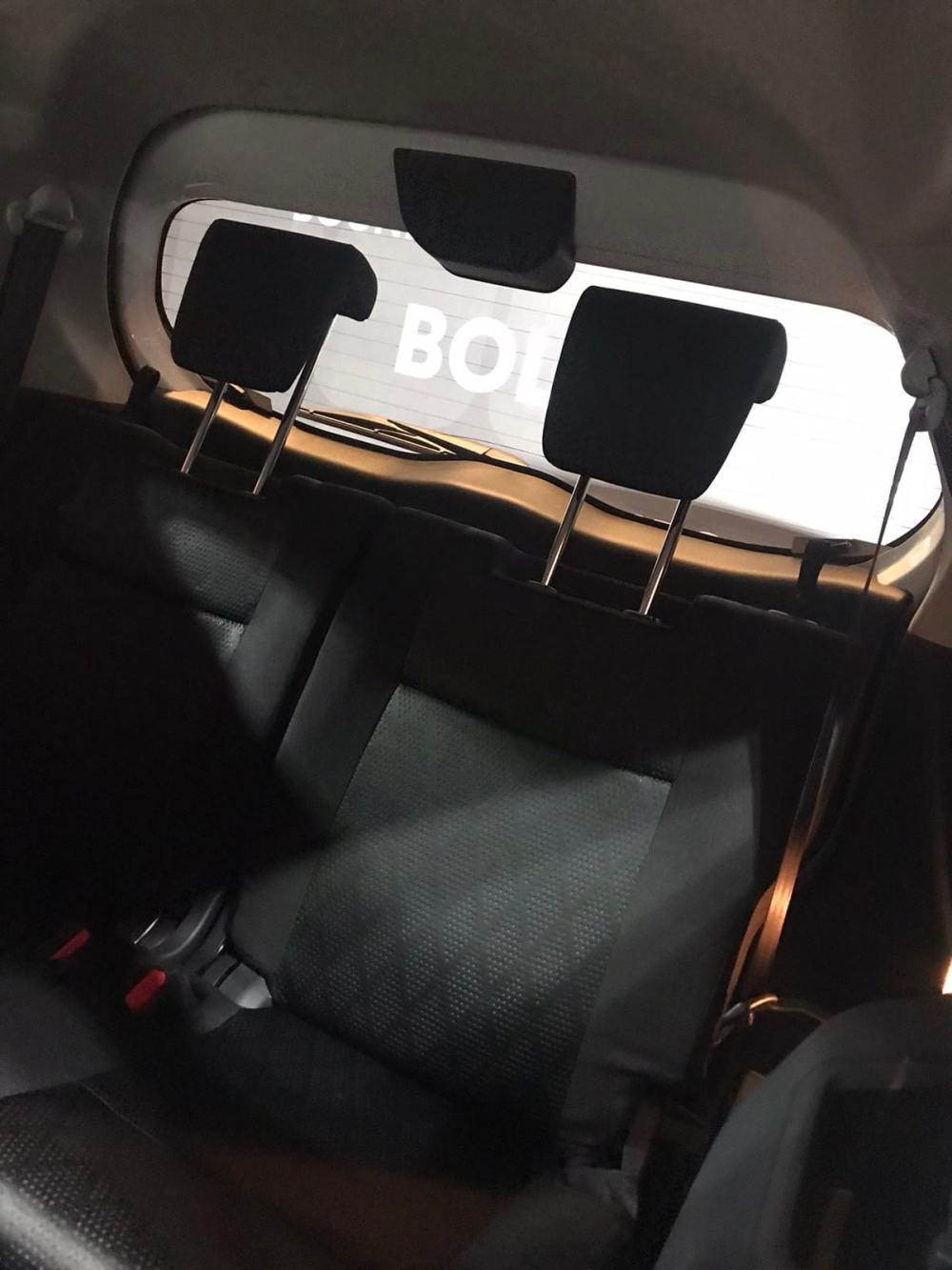 H&agrave;ng ghế cuối c&ugrave;ng của Toyota Veloz Cross 2022