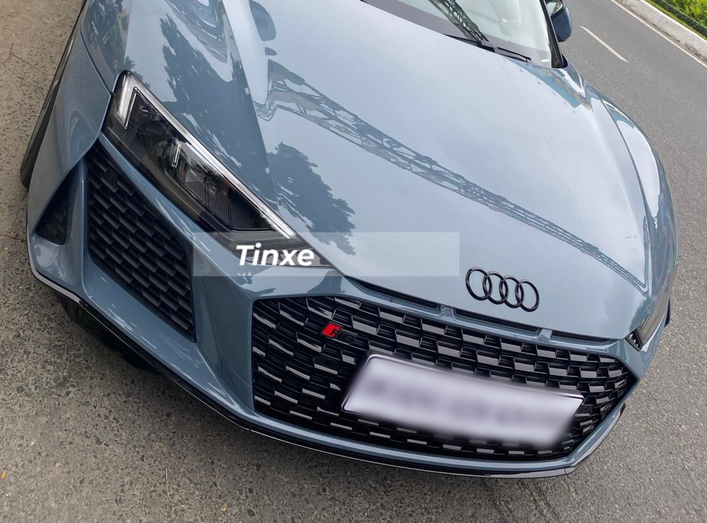 Chiếc xe Audi R8 V10 Spyder 2021 này có màu xám Kemora