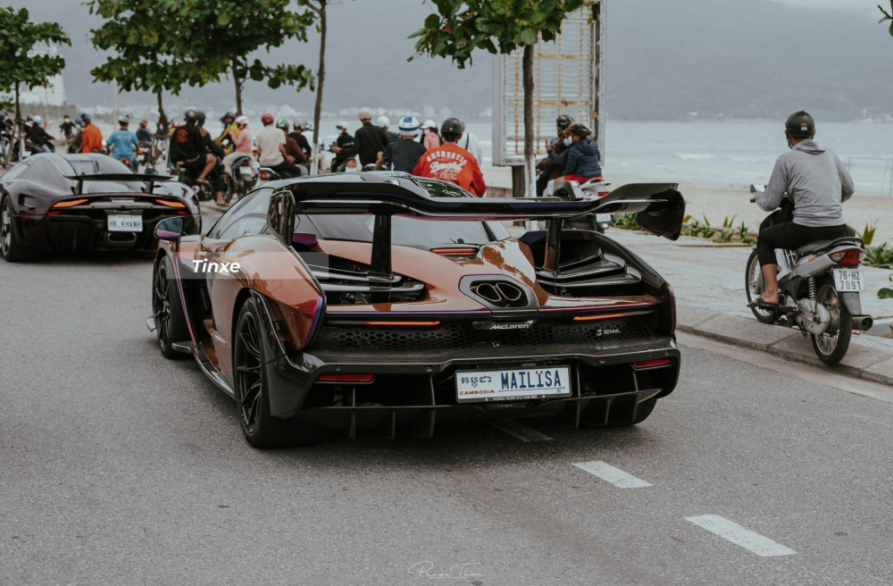 Ngo&agrave;i Koenigsegg Regera di chuyển ph&iacute;a trước, McLaren Senna của Ho&agrave;ng Kim Kh&aacute;nh cũng được giới m&ecirc; xe tại miền Trung rất quan t&acirc;m