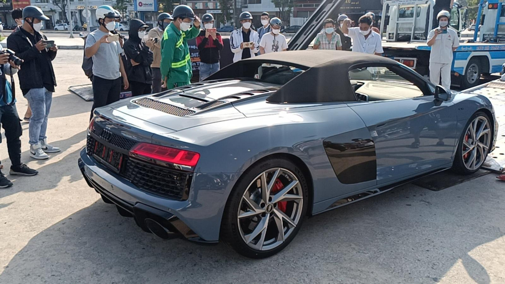 Thiết kế xe Audi R8 V10 Spyder 2021 nhìn từ sau
