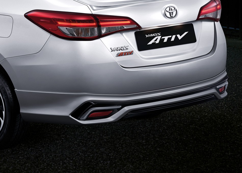 Chắn b&ugrave;n mới dưới cản sau của Toyota Vios 2022
