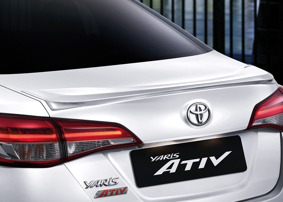 C&aacute;nh gi&oacute; nhỏ tr&ecirc;n nắp cốp sau của Toyota Vios 2022
