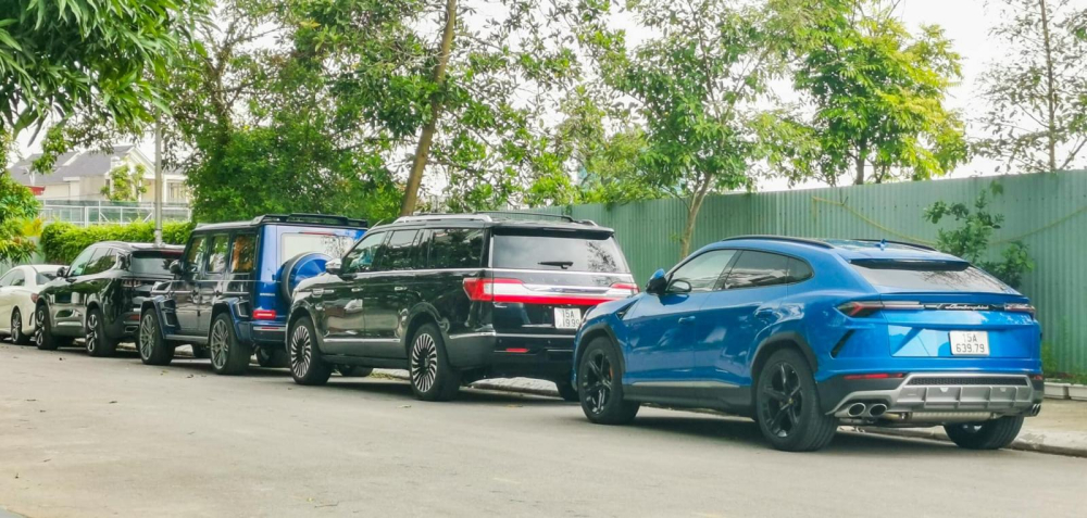 C&ograve;n si&ecirc;u SUV Lamborghini Urus đ&atilde; c&oacute; biển số