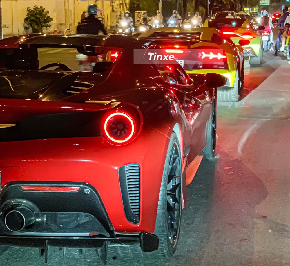 D&agrave;n si&ecirc;u xe n&agrave;y của Ho&agrave;ng Kim Kh&aacute;nh c&oacute; tổng gi&aacute; trị tr&ecirc;n 90 tỷ đồng, đắt nhất ch&iacute;nh l&agrave; Lamborghini Aventador S