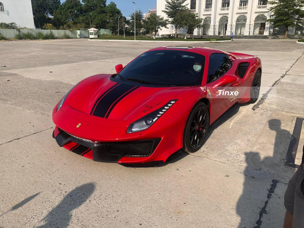Ngo&agrave;i chiếc xe Ferrari 488 Pista Spider n&agrave;y c&aacute;c đại gia Việt c&ograve;n mang xe kh&aacute;c về nước