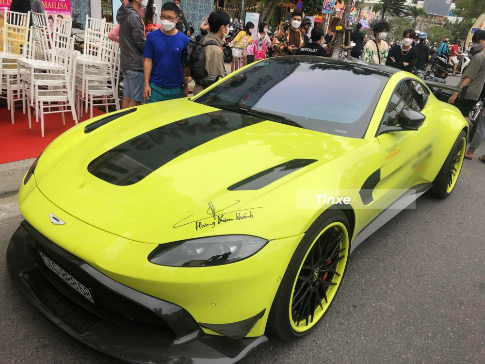Aston Martin V8 Vantage thứ 2 tại Việt Nam đang thuộc sở hữu của Minh Nhựa