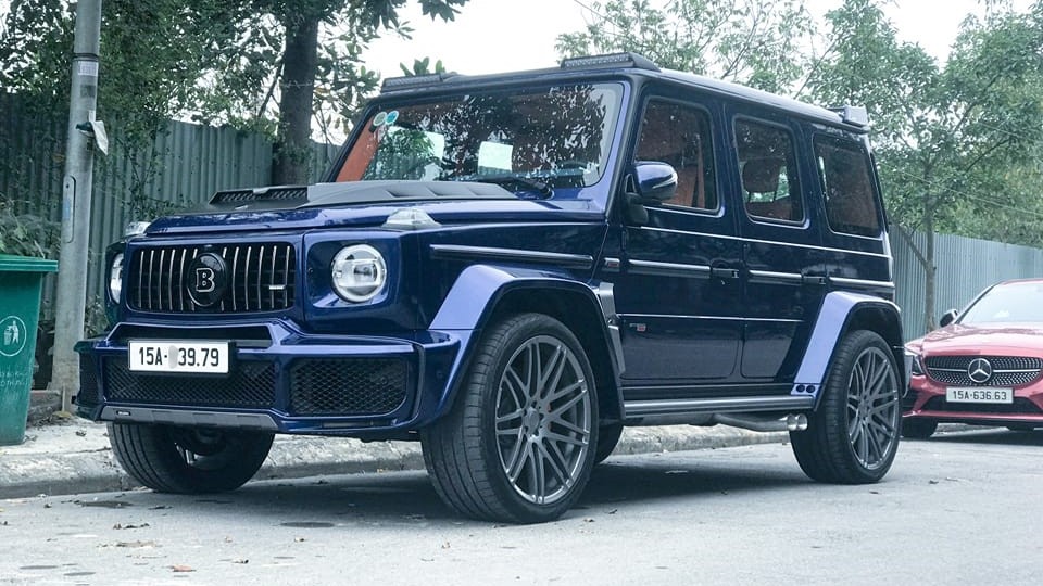 C&ograve;n đ&acirc;y l&agrave; xe Brabus 800 Widestar m&agrave;u xanh Brilliant Blue độc nhất Việt Nam của đại gia Hải Ph&ograve;ng mới bấm được biển thần t&agrave;i nhỏ v&agrave; thần t&agrave;i lớn