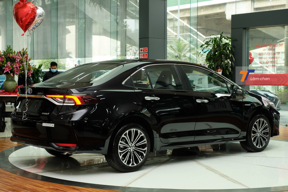 Toyota Corolla Altis 2022 có kích thước tổng thể (D x R x C) là 4.630 x 1.780 x 1.455 mm, riêng bản 1.8HEV có khoảng sáng gầm lớn nhất, đạt 149 mm. Toyota Corolla Altis 2022 có kích thước tổng thể (D x R x C) là 4.630 x 1.780 x 1.455 mm, riêng bản 1.8HEV có khoảng sáng gầm lớn nhất, đạt 149 mm.