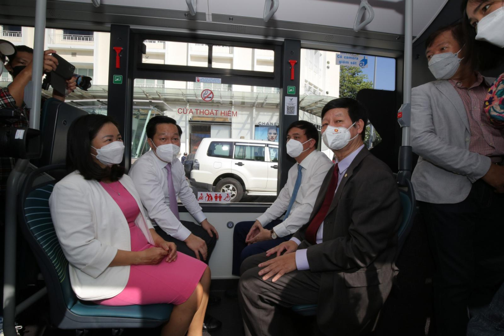 Trước đó, VinBus đã triển khai 3 tuyến buýt điện E01, E03 và E05 kết nối với hệ thống vận tải hành khách công cộng Hà Nội.