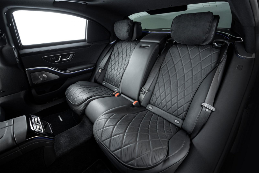 Ghế sau của Mercedes-Benz S-Class 2022 bọc gi&aacute;p từ Inkas