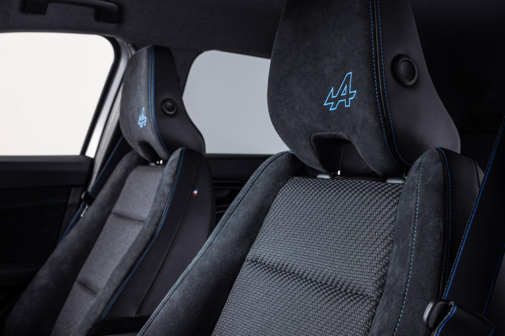 Ghế bọc Alcantara của Renault Austral 2022 bản Esprit Alpine