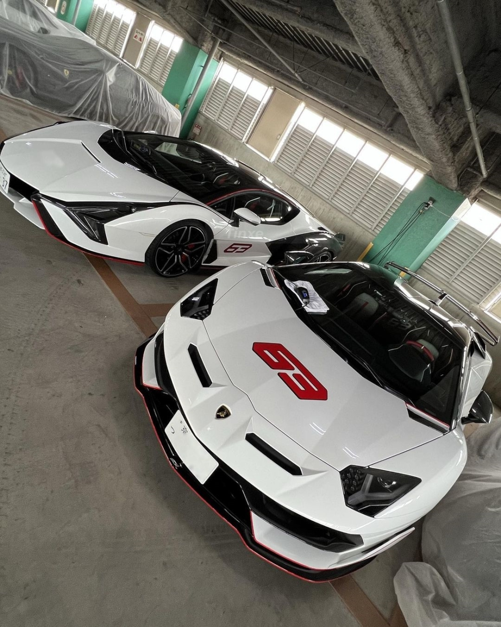 Cặp đôi xe Lamborghini giới hạn 63 chiếc của đại gia Nhật khiến nhà giàu Việt phát thèm, trong ảnh là Lamborghini Sian và Lamborghini Aventador SVJ63 cùng có màu sơn và tùy chọn giống nhau