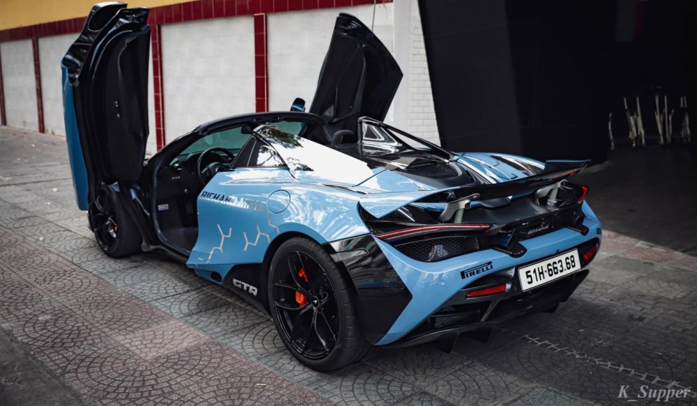 Vẻ đẹp của McLaren 720S Spider mới thay áo nhìn từ sau