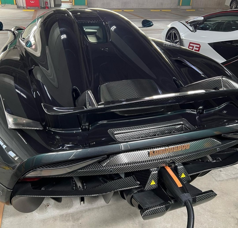 Koenigsegg Regera sản xuất 80 xe, siêu phẩm của đại gia Nhật có màu đen bóng cùng carbon