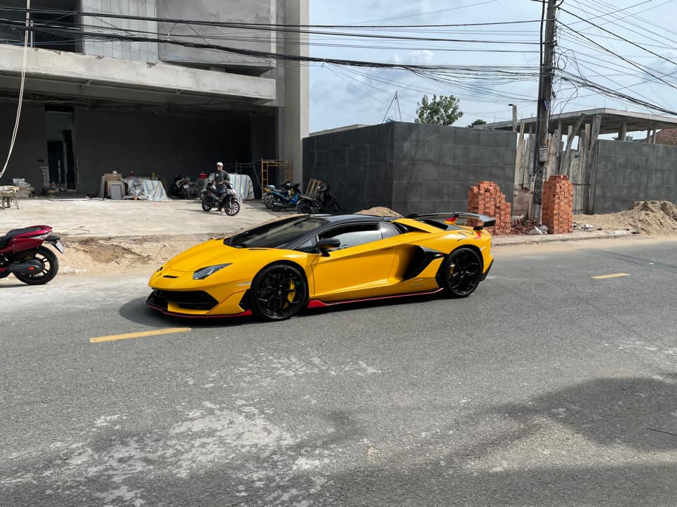 Sau khi c&oacute; mặt tại Đ&agrave; Nẵng, Lamborghini Aventador SVJ Roadster bất ngờ được vận chuyển về Cần Thơ