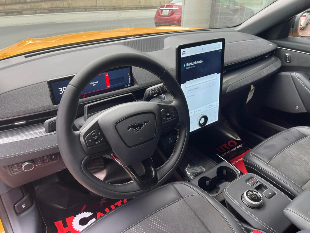 Khoang lái của xe Ford Mustang Mach-E GT