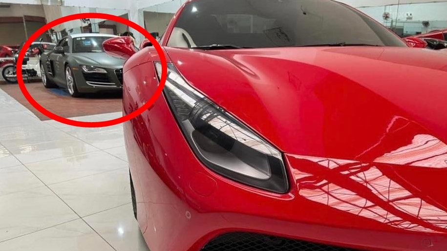 V&agrave; đến nay tr&ecirc;n mạng x&atilde; hội xuất hiện h&igrave;nh ảnh si&ecirc;u xe Audi R8 n&agrave;y c&oacute; mặt trong showroom b&aacute;n si&ecirc;u xe ở quận 5