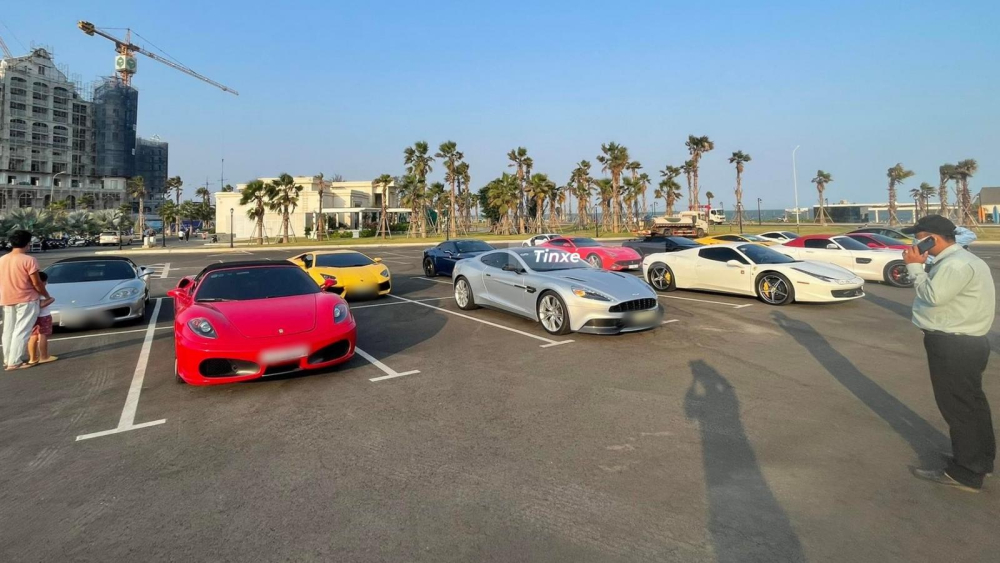 Hơn 15 si&ecirc;u xe của 1 đại gia Việt tập trung tại Phan Thiết, nhiều xe c&oacute; l&yacute; lịch đặc biệt