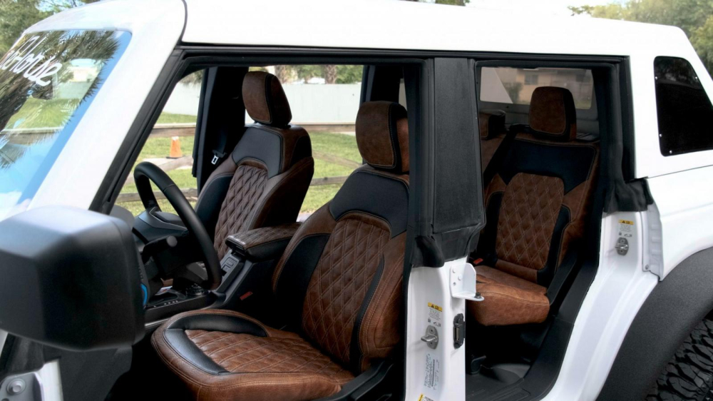 Ghế ngồi của Ford Bronco 6x6 Dark Horse
